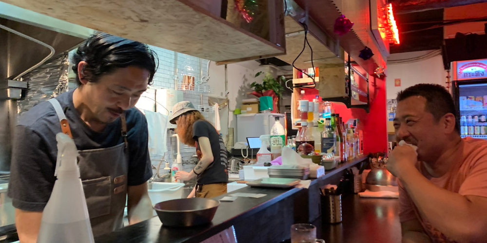 先が読めない状況でスタッフの代わりにセルフオーダーを採用。お客様の待ち時間によるストレス軽減に貢献(エスニック酒場バックヤード)